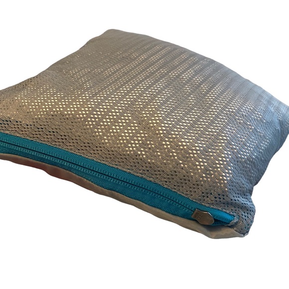 REI Raincoat (foldable) - Picture 3 of 7